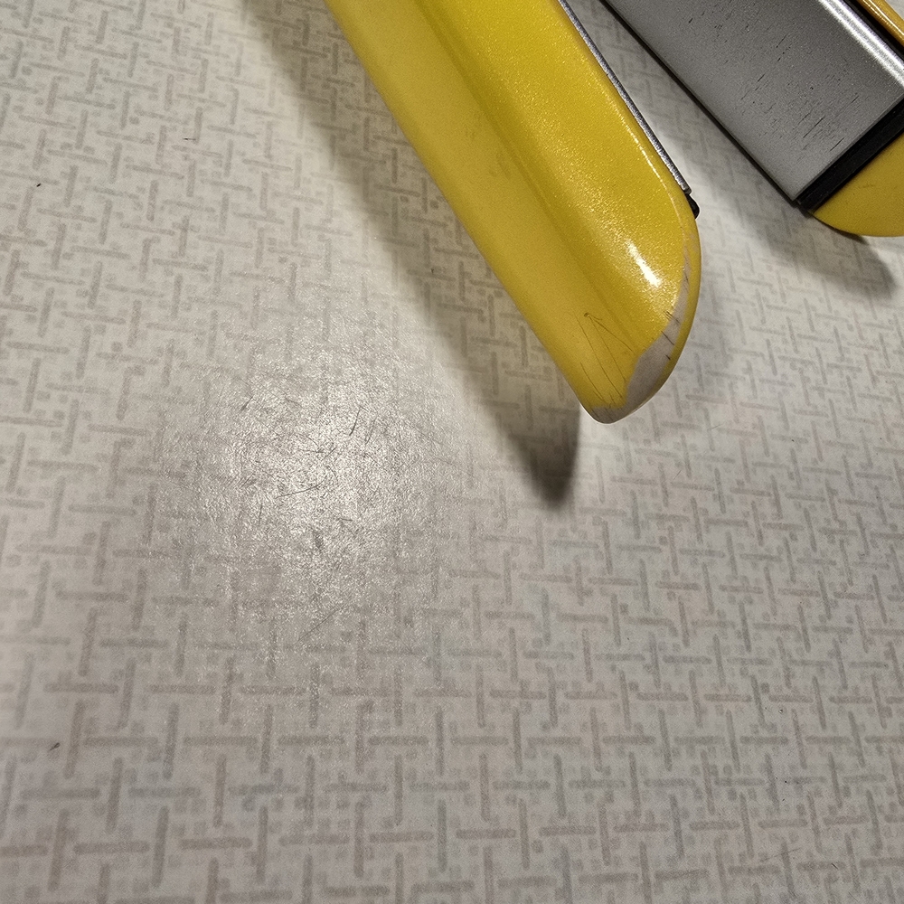 BedHead Yellow and Black Hair Straightener - Picture 5 of 8